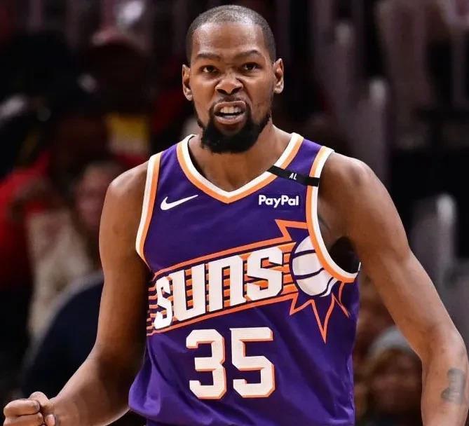 太阳队季后赛出局，主帅宣布引咎辞职，他们中心就是增加操作女人.