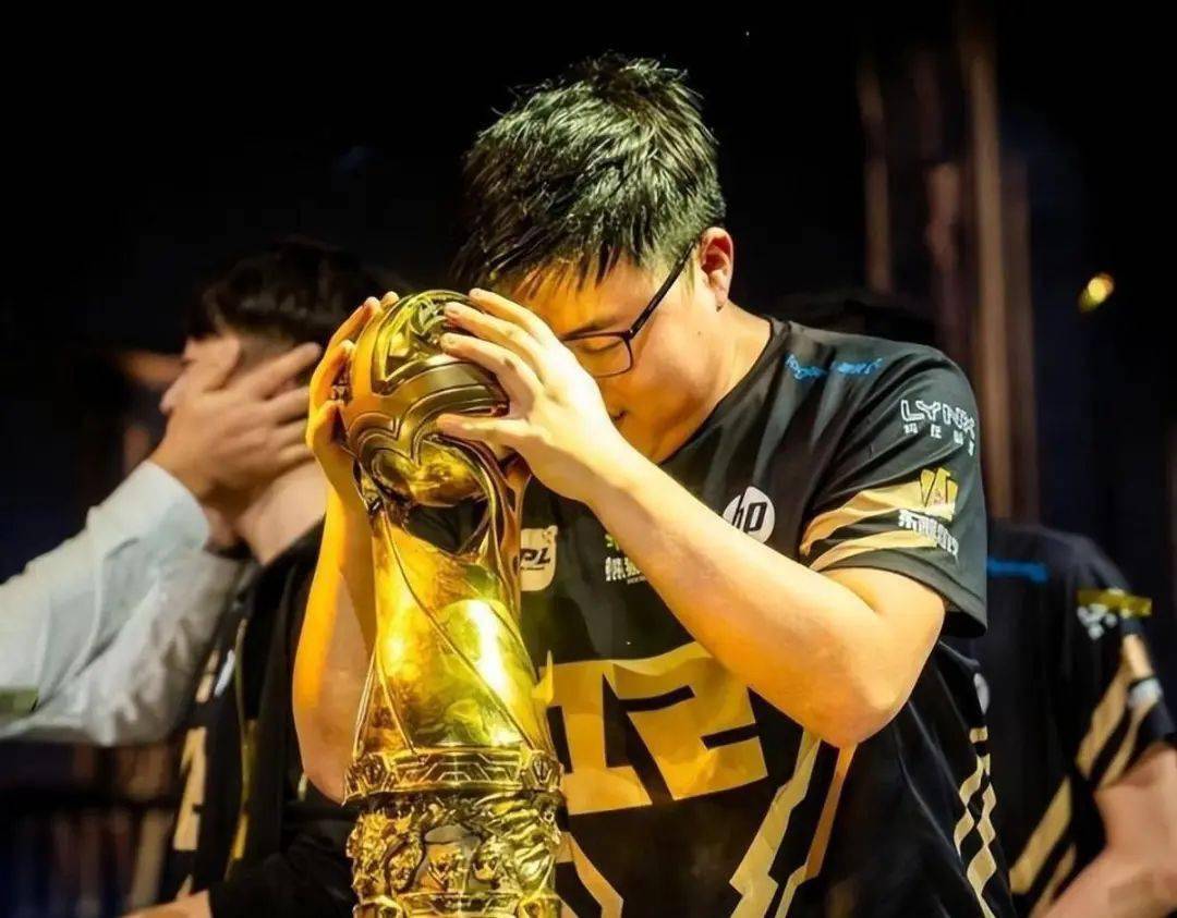 Uzi迎来二十赛季高光表现，瑞士队球迷沸腾！的简单介绍开云体育APP